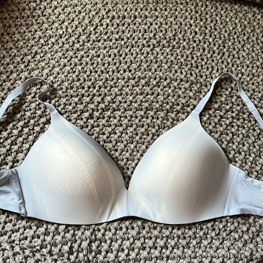 Victoria’s Secret 34D Body by Victoria IPEX Lined No Wire
